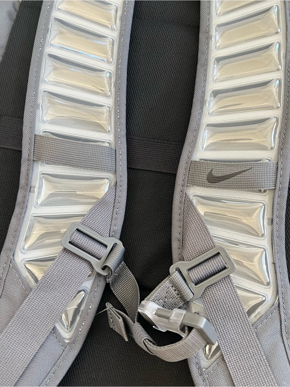 ✔️NWT✔️ NIKE Varsity Elite Backpack Grey Black - Picture 6 of 15